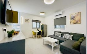 Amazing 2Rooms Apt In Bat Yam - Step By The Beach